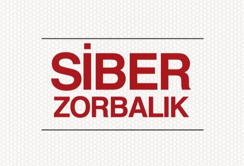Nazorat punktida navbatchilik qilayotgan askarning og‘zini so‘rib oldim. Nazorat punktida navbatchilik qilayotgan askarning og‘zini so‘rib oldim.
