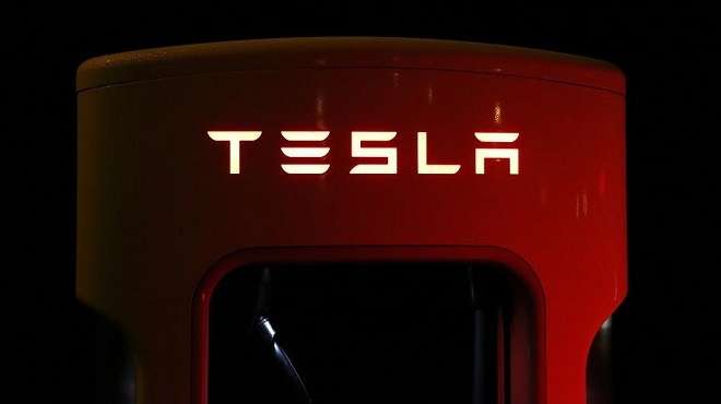 Tesla Dünyanın En Büyük Lityum İyon Pilini Tamamladı.