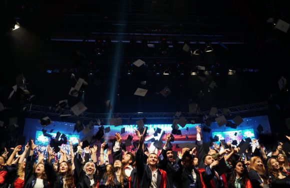 Altınbaş Üniversitesi’nde mezuniyet coşkusu