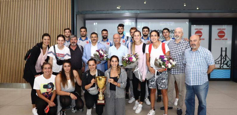 Avrupa İkincisi olan İAÜ Voleybol Kadın Takımı İstanbul’a geldi