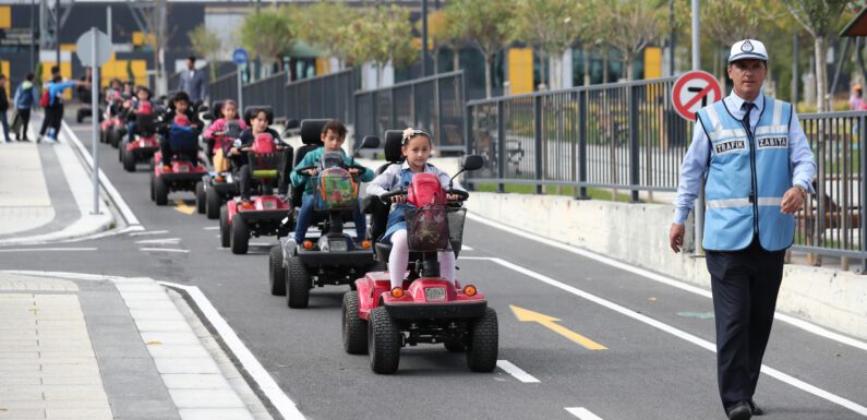 Çocuklar trafik kurallarını eğlenceli ve uygulamalı öğreniyor