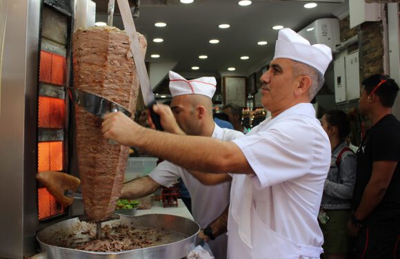 Dönere dikkat: Yanarsa kanser, çiğ kalırsa ishal yapıyor