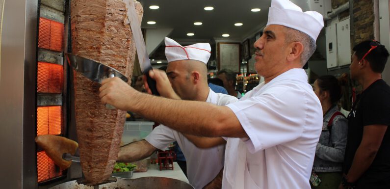 Dönere dikkat: Yanarsa kanser, çiğ kalırsa ishal yapıyor