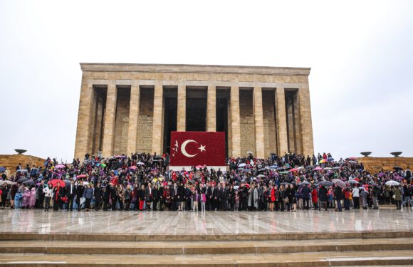 2 bin 500 öğrenciden Ata’ya ziyaret