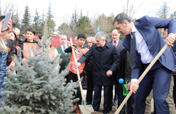 MİLLİ EĞİTİM BAKANLIĞIMIZDAN TOPRAK DEDE’YE FİDANLARLA VEDA VE VEFA