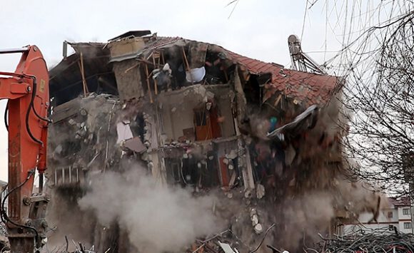 Bakan Kurum: Elazığ’da ağır hasarlı 4 bin 600 bina yıkılacak