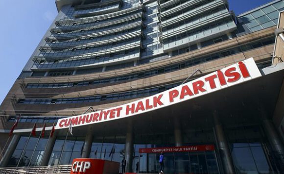 CHP’de kurultay ertelendi