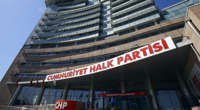 CHP’de kurultay ertelendi