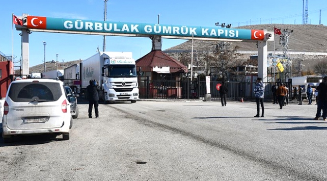 Yumurta yüklü 150 tır Gürbulak’ta bekliyor