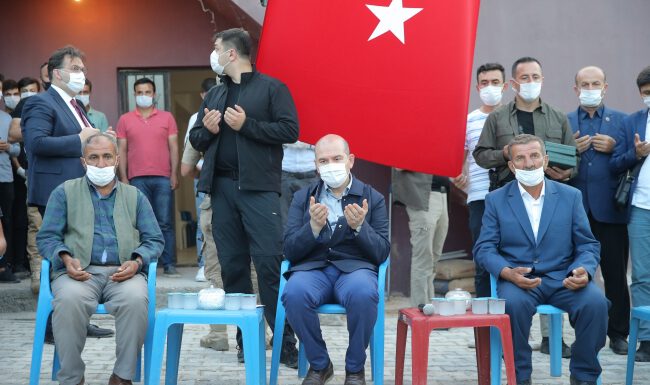 Bakan Soylu, Silopi şehitlerinin ailelerini ziyaret etti