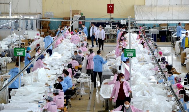 Pandemide medikale yönelen tekstil fabrikası 42 bin kişiye iş imkanı sağladı