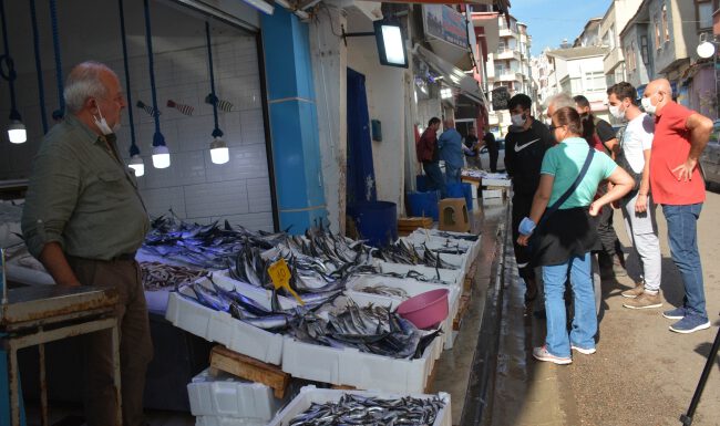 Tezgahlarda palamudun yerini hamsi almaya başladı