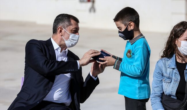 Bakan Selçuk: İzmir’de okullarımızla ilgili endişe edilecek durum yok