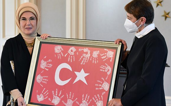 Emine Erdoğan, öğretmenlerle bir araya geldi