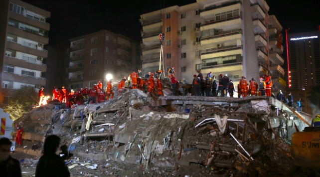 İzmir’de can kaybı 73’e yükseldi