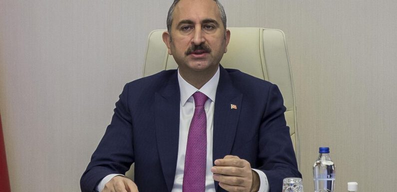 Bakan Gül: Yangın tüm gerçekliğiyle araştırılacaktır