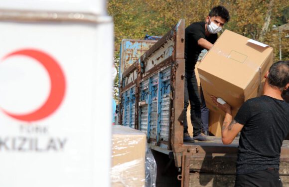 Kızılay’dan Barış Pınarı Harekatı bölgesindeki 100 aileye yardım