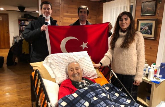 Türk halk bilimci İlhan Başgöz, ambulans uçakla Türkiye’ye getirildi