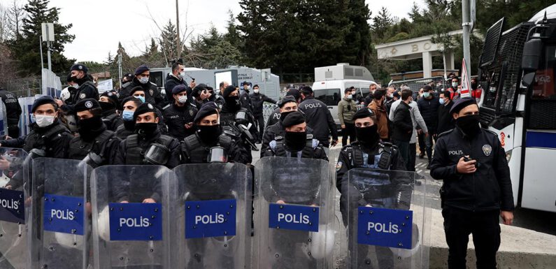 Boğaziçi Üniversitesi’ndeki gösterilerde 159 şüpheli gözaltına alındı