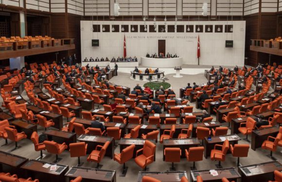 Meclis yoğun gündemle çalışmalarına başlıyor