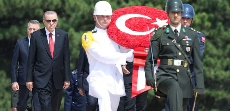 Cumhurbaşkanı Erdoğan başkanlığındaki devlet erkanı, Anıtkabir’i ziyaret etti