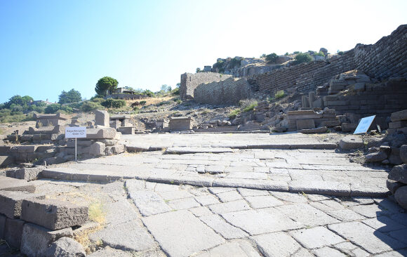 Assos kazısında Roma çeşmesi kalıntılarına ulaşıldı