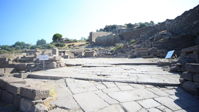 Assos kazısında Roma çeşmesi kalıntılarına ulaşıldı