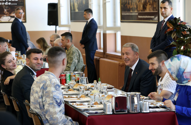 Bakan Akar: Zamanı geldiğinde bu saldırıları yapanlara gereği yapılacaktır