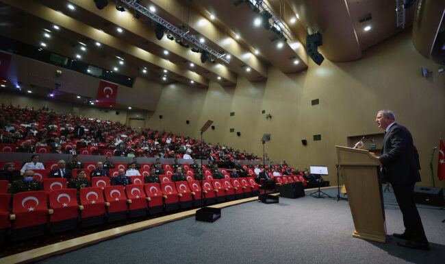 Bakan Akar: Zamanı geldiğinde bu saldırıları yapanlara gereği yapılacaktır