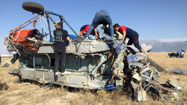 Denizli'de yangın söndürme helikopteri düştü