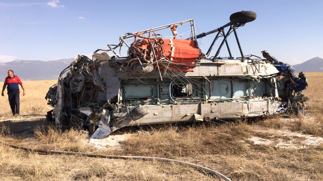 Denizli’de yangın söndürme helikopteri düştü