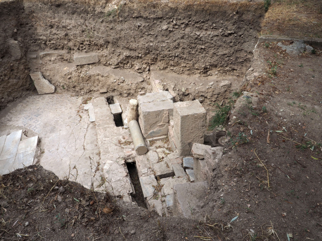 Adramytteion kazısında Roma hamamına ait yer altı ısıtma sistemi bulundu