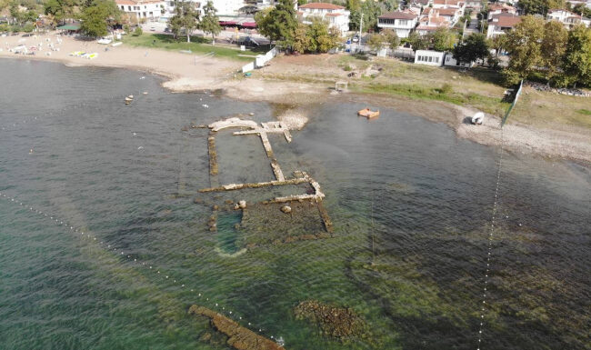 İznik Gölü’nü kuraklık vurdu: 2 bin yıllık tarih gün yüzüne çıktı