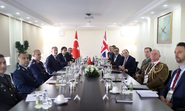 Milli Savunma Bakanı Akar İngiliz mevkidaşıyla görüştü