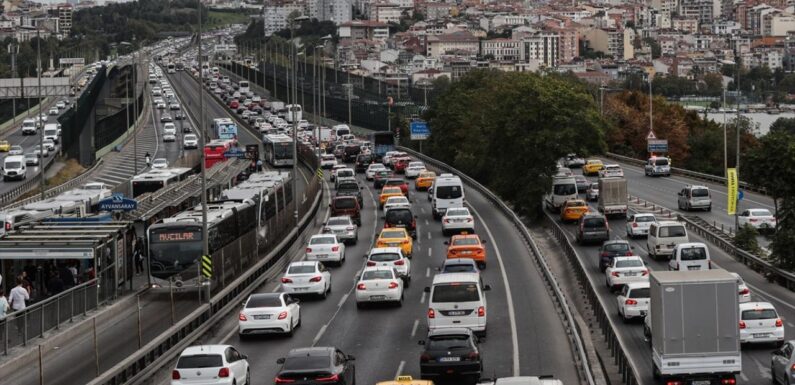 2022’de 1 milyon 269 bin aracın trafiğe kaydı yapıldı TRT Haber Ekonomi Haberleri AA