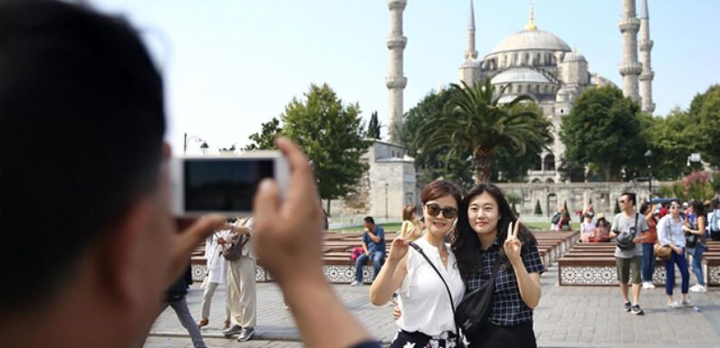 İstanbul, nüfusu kadar turist ağırladı TRT Haber Ekonomi Haberleri AA