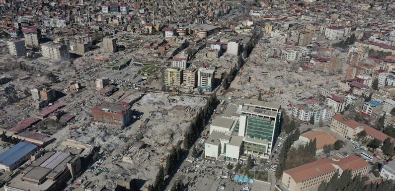 Sigorta sektörü deprem bölgesinde hasar ödemelerine başladı TRT Haber Ekonomi Haberleri AA