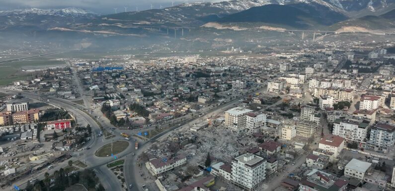 Deprem bölgesinde çarklar yavaş yavaş dönmeye başladı TRT Haber Ekonomi Haberleri AA