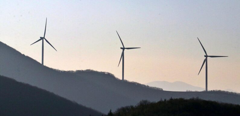 Deprem bölgelerinde rüzgardan elektrik üretimi sürüyor TRT Haber Ekonomi Haberleri AA