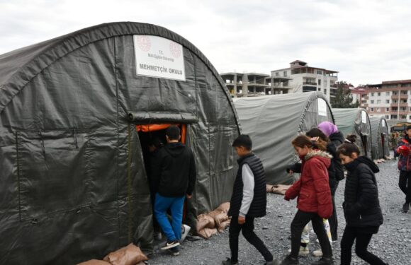 Depremden sonra nakil yaptıran 14 bin 73 öğrenci kendi iline döndü TRT Haber Eğitim Haberleri