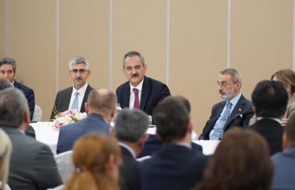 Bakan Özer, 81 ilin milli eğitim müdürüyle iftarda bir araya geldi TRT Haber Eğitim Haberleri