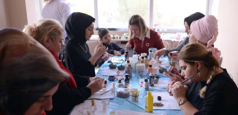 Halk eğitim kurslarına yoğun ilgi: 18,7 milyon kişi yararlandı TRT Haber Eğitim Haberleri