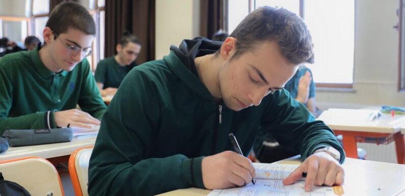 MEB’den, YKS’ye hazırlanacak meslek liseliler için destek programı TRT Haber Eğitim Haberleri