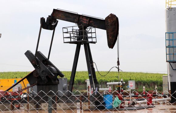 Manisa’daki petrol kuyusundan numune alınıyor TRT Haber Ekonomi Haberleri AA