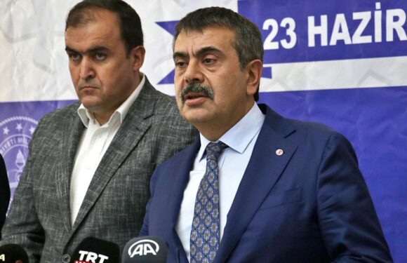 Milli Eğitim Bakanı Tekin deprem bölgesinde TRT Haber Eğitim Haberleri