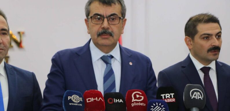 Bakan Tekin: Adıyaman’da 6 bin 346 dersliğin 1176’sı kullanılamaz durumda TRT Haber Eğitim Haberleri