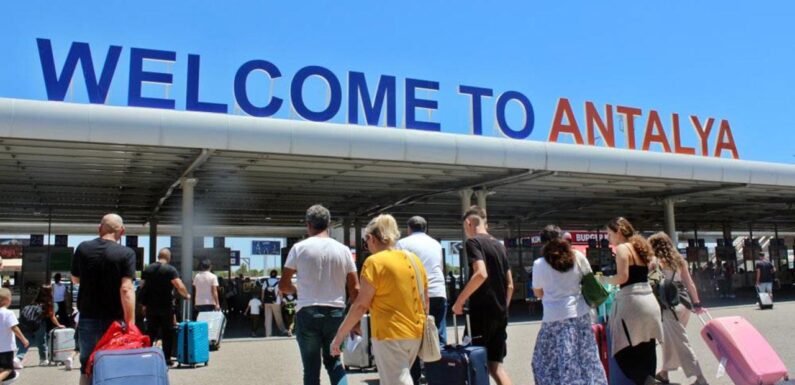 Antalya’ya hava yoluyla gelen turist sayısı 10 milyonu aştı TRT Haber Ekonomi Haberleri AA