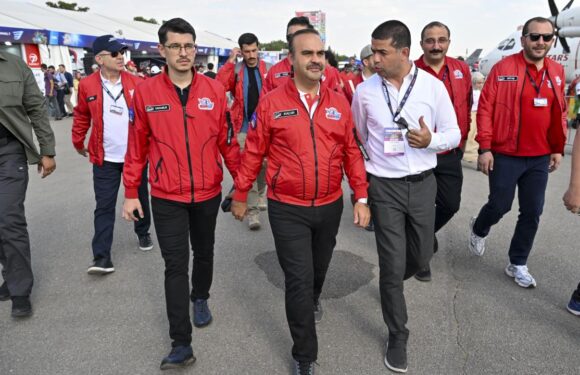 Bakan Kacır TEKNOFEST alanındaki stantları ziyaret etti TRT Haber Bilim Teknoloji Haberleri AA