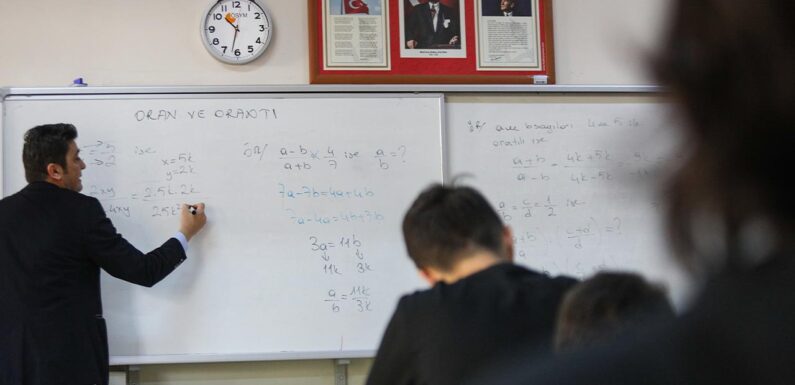 Depremlerden etkilenen 11 ilde telafi eğitimi başladı TRT Haber Eğitim Haberleri