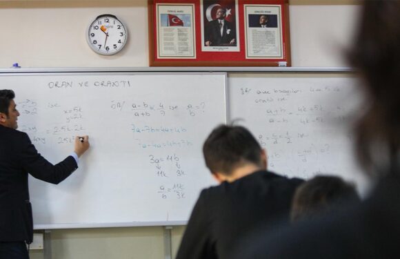 Depremden etkilenen 4 il ve 2 ilçedeki öğretmenler mazerete bağlı tayin olabilecek TRT Haber Eğitim Haberleri